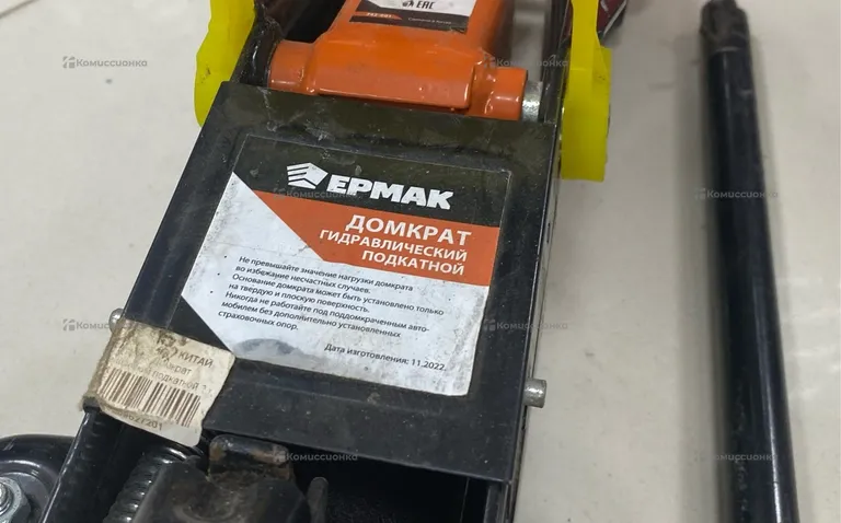 Домкрат Ермак 2т