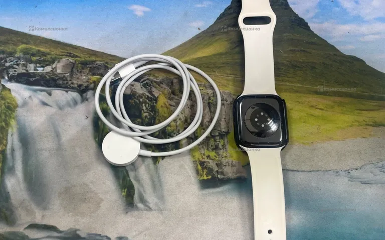 Часы  Apple Watch Series 8