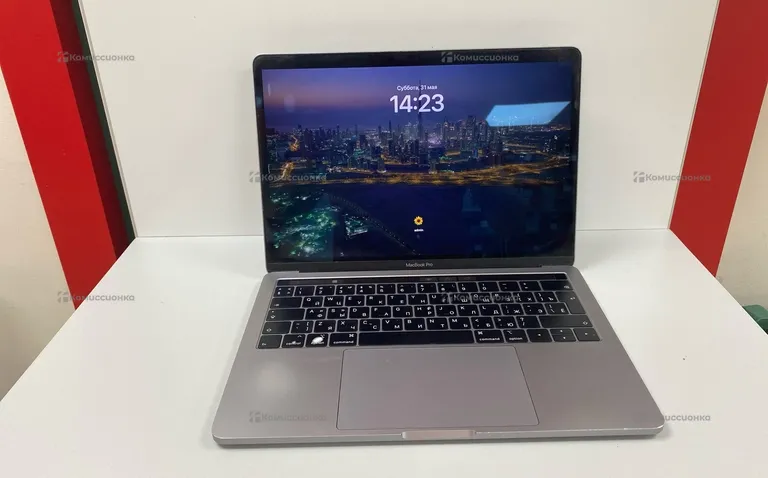 Ноутбук  Macbook pro 13 (2018)