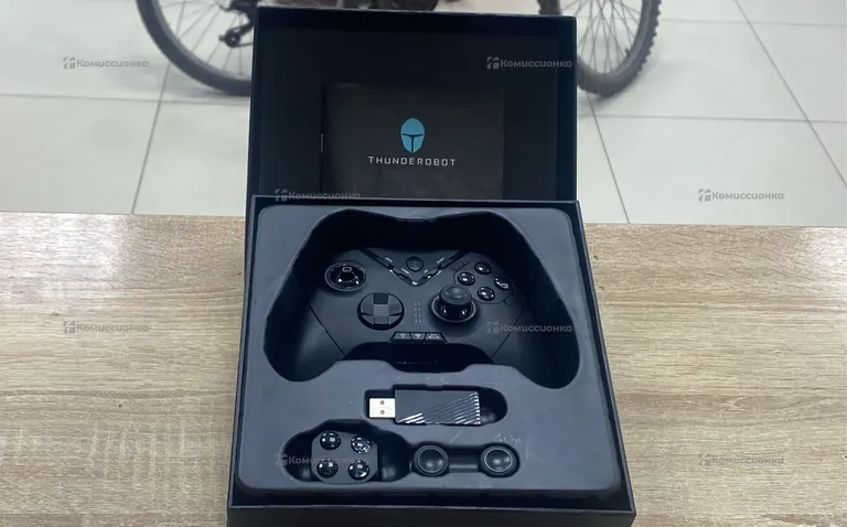 Игровая консоль THUNDEROBOT G70
