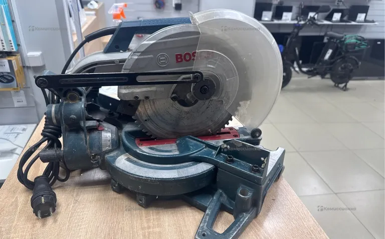 Торцовочная пила Bosch GCM 10 J