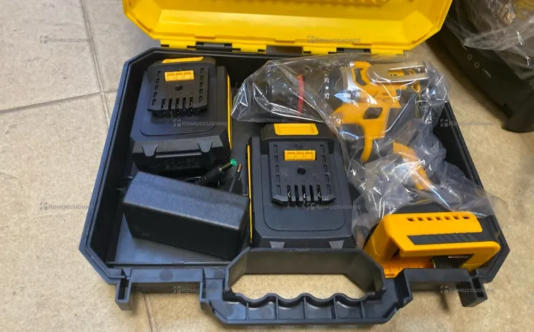 Шуруповерт бесщеточный Dewalt