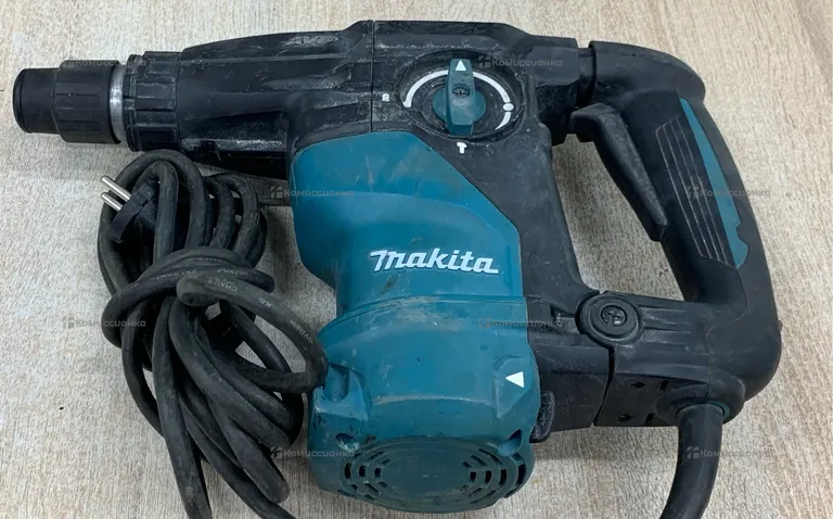 Перфаратор Makita HR3011FC