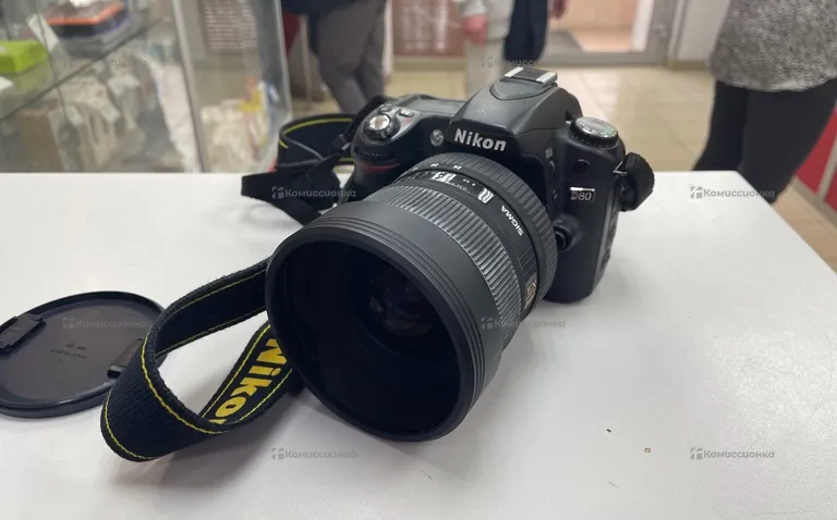 Фотоаппарат  Nikon d80 с объективом и вспышкой + 2