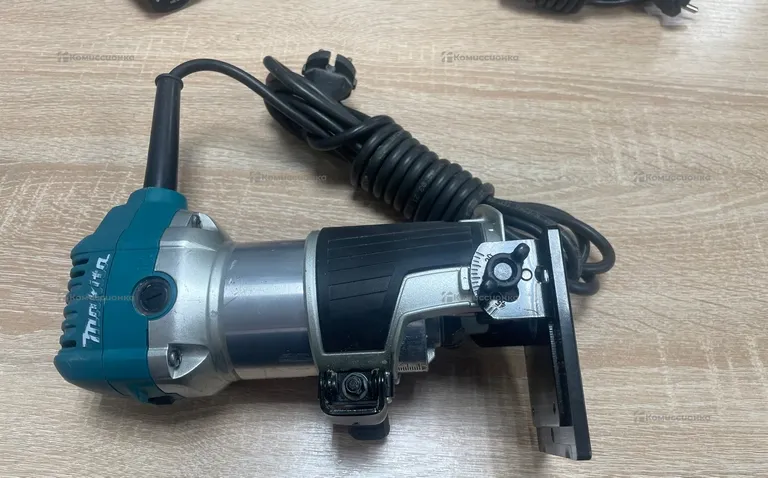 Фрезер makita RT0700C