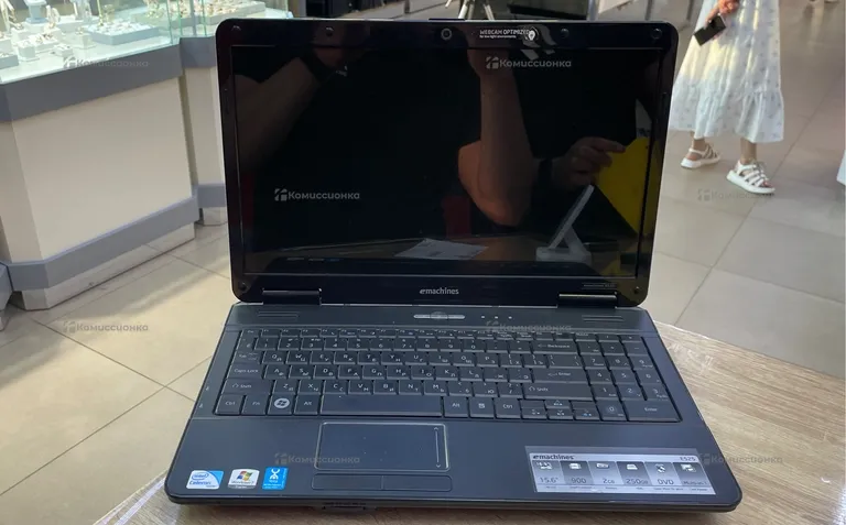 Ноутбук  emachines e525