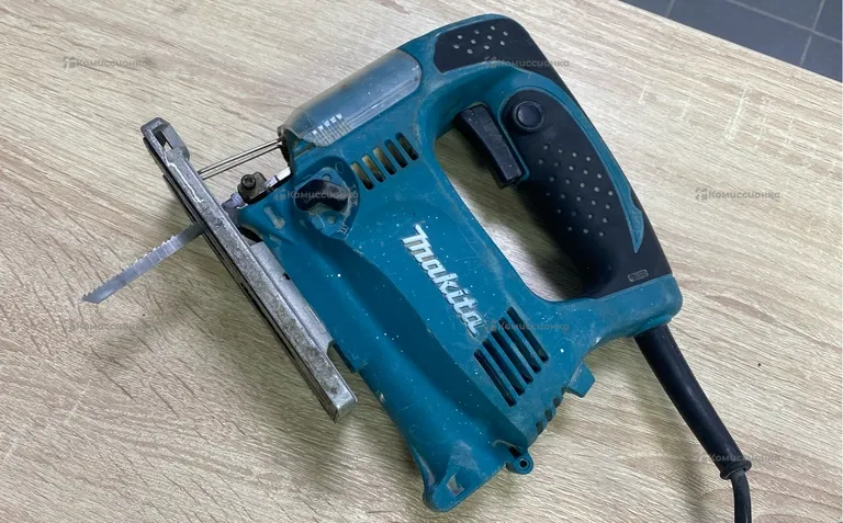 Электрический лобзик Makita 4329