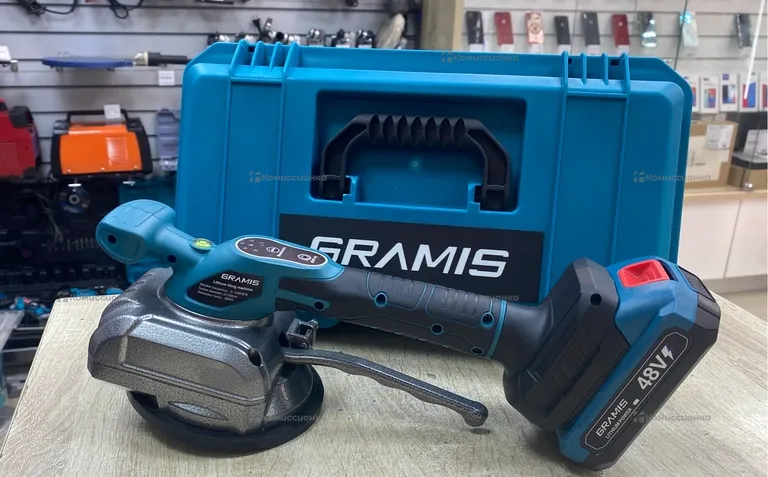 Аккумуляторная виброприсоска для плитки Gramis 18V