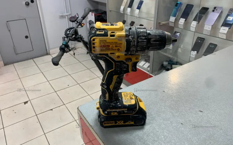 шуруповерт Dewalt DCD793