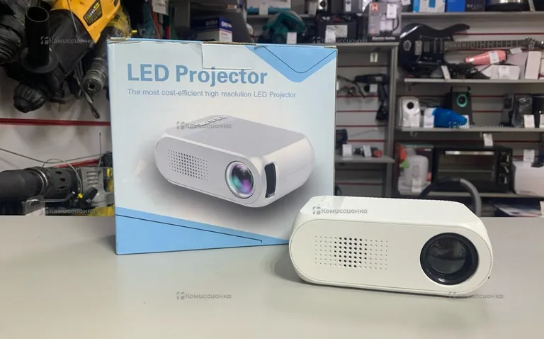 Проектор  projector yg320