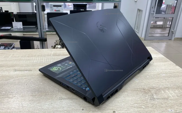 ноутбук MSI Bravo 15