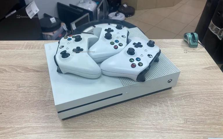 Приставка Xbox One S 500gb
