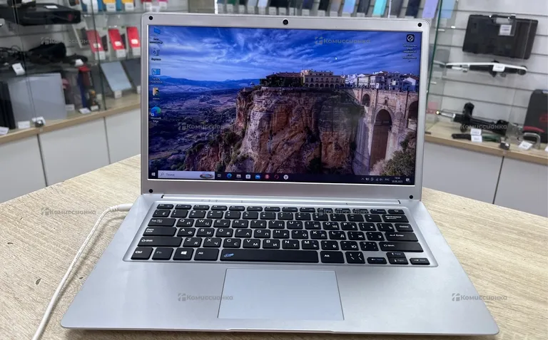 Ноутбук Pentium N3710