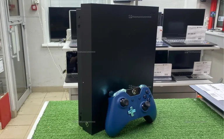 Приставка Xbox One X 1 TB