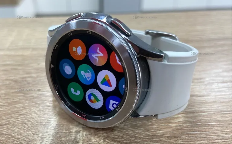 Часы Samsung Watch 4