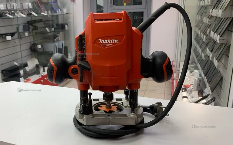 Фрезер Makita M3601