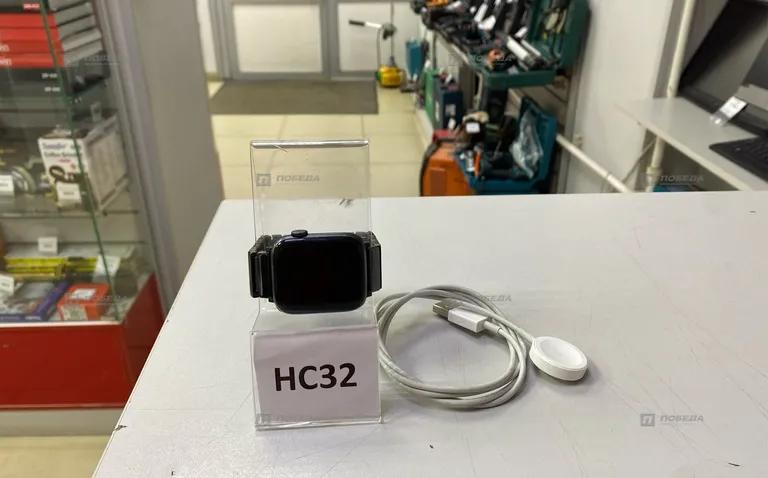 Apple  SE 44mm