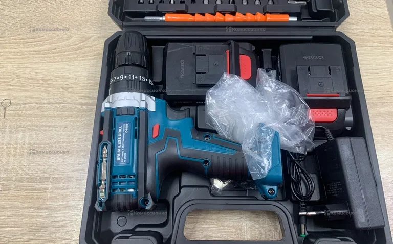шуруповерт Bosch brushless drill