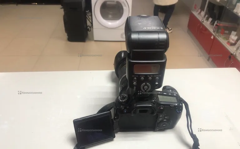 Фотоаппарат  Canon  eos 60D + вспышка+ АКБ+ efs 17
