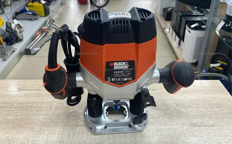 Фрезер Black&Decker KW900E