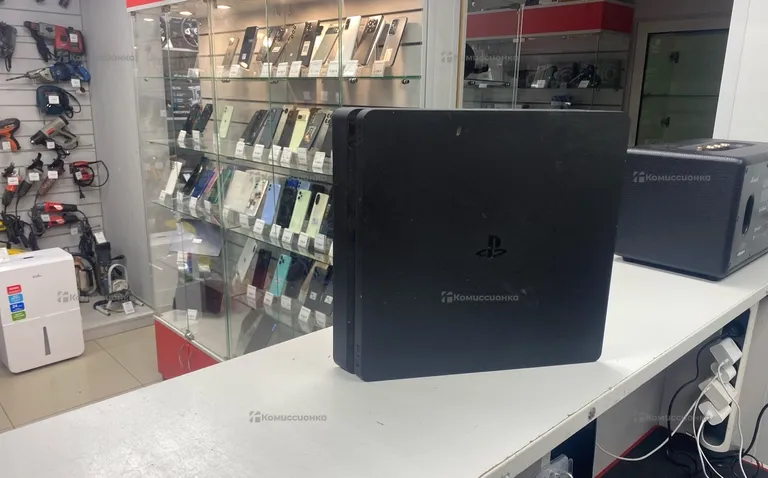Приставка PS4. PS4 1TB