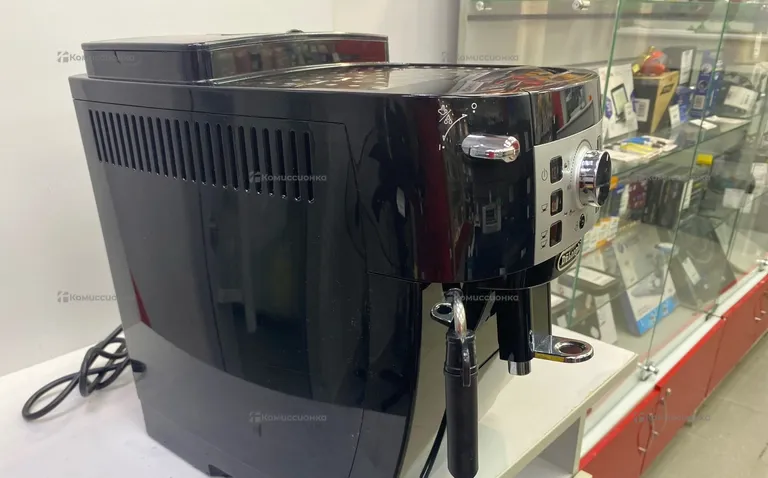 Кофемашина рожковая Delonghi Magnifica a
