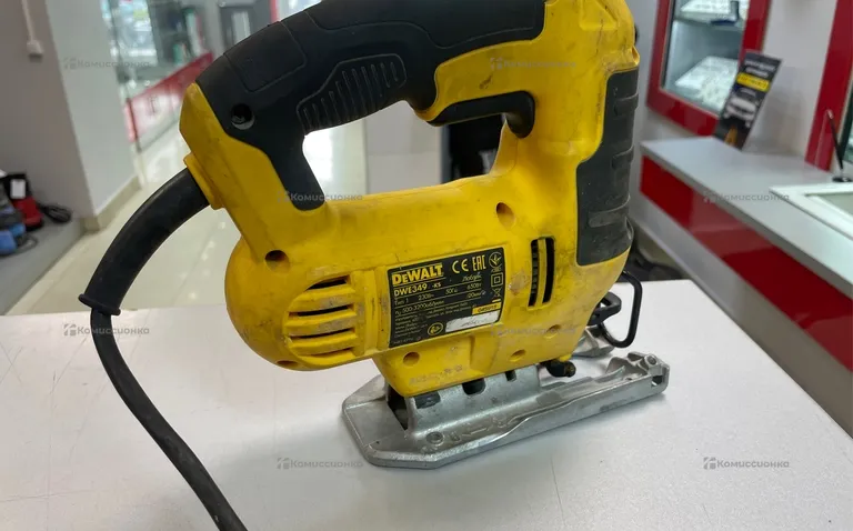 Электролобзик DeWALT DWE349