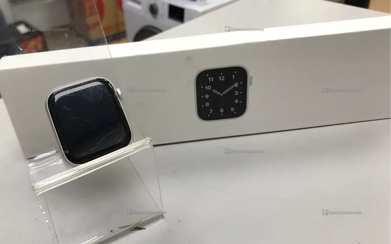Часы  Apple Watch SE 44mm