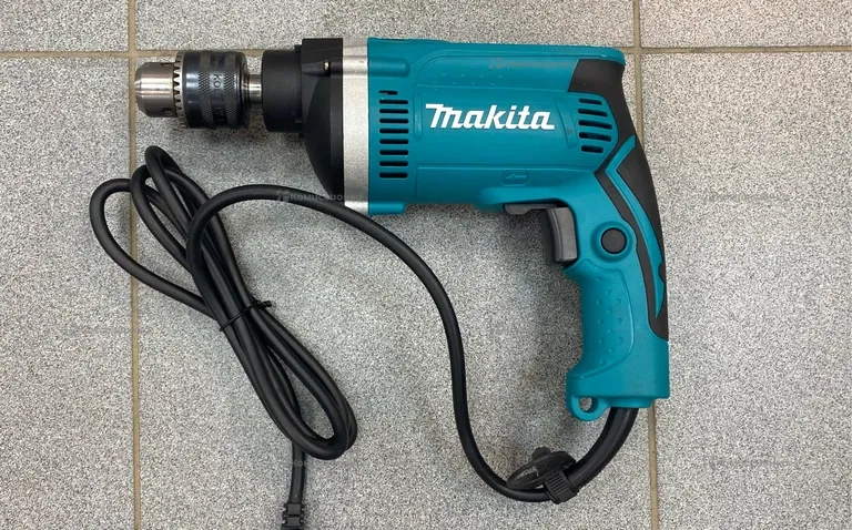 Дрель makita HP1630