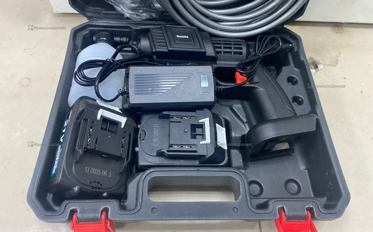 Аккумуляторная мойка Makita