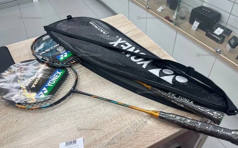 Ракетка для бадминтона yonex