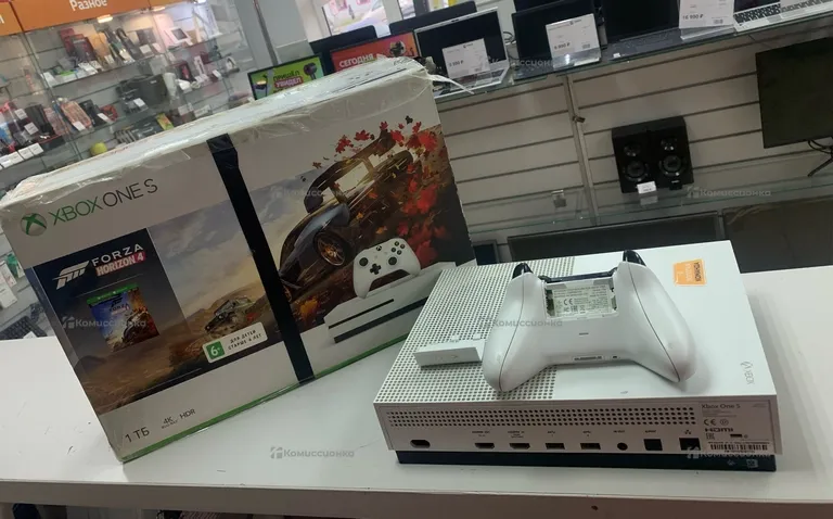 Приставка Xbox one s 1 ТБ с дисководом