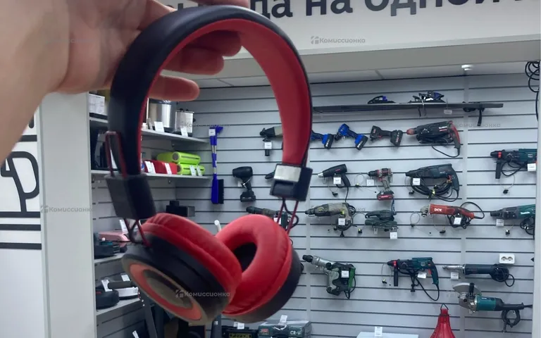 Наушники  накладные Celebrat