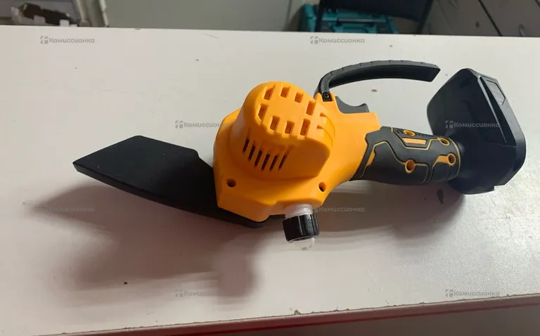 Сучкорез аккумуляторный DeWalt реплика
