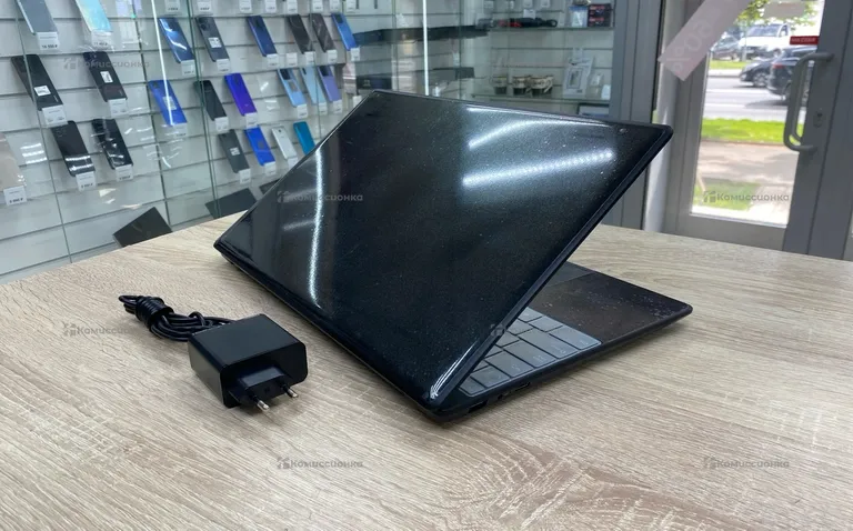 Ноутбук  BLACK