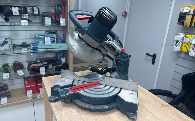 Торцовочная пила Bosch GCM 10 J