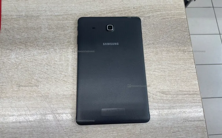 Планшет Samsung Galaxy Tab E SM-T561