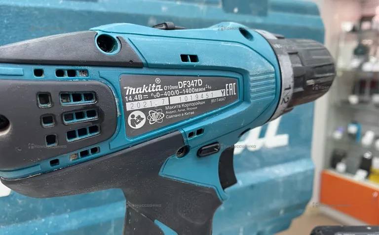 Аккумуляторная дрель-шуруповерт Makita DF347D