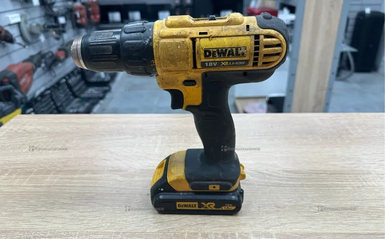 Аккумуляторная дрель-шуруповерт DeWALT DCD771-ks