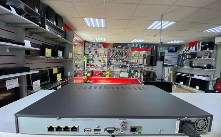Видеорегистратор  Hikvision DS-7604NI-SE/P