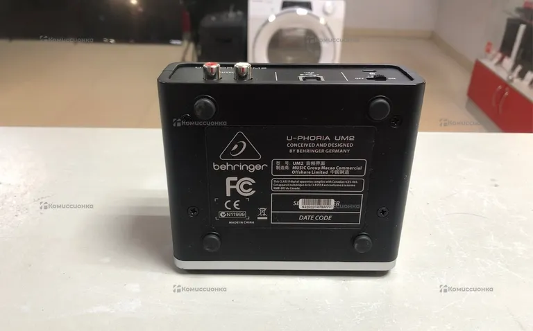 Звуковая карта  Behringer um2