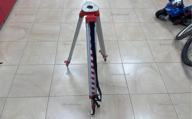 Тринога для нивелира Hilti