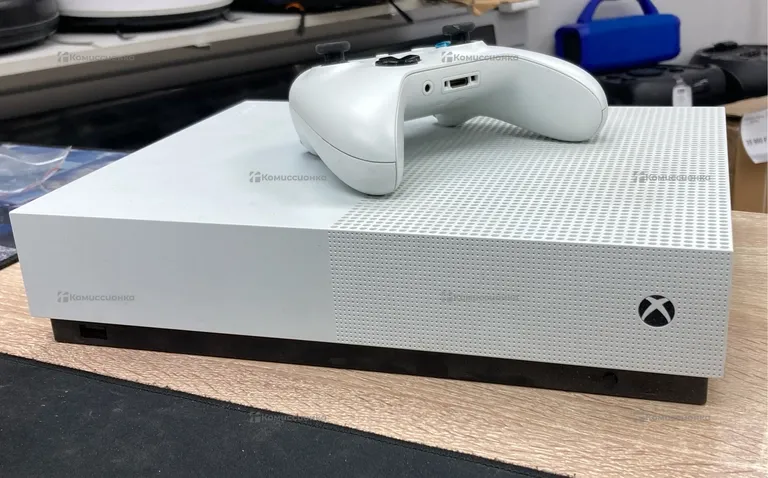 Приставка Xbox X-Box One S