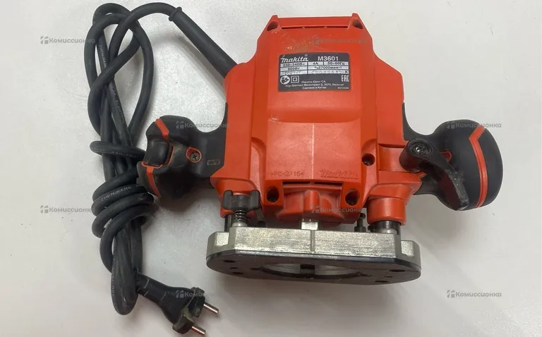 Фрезер Makita M3601