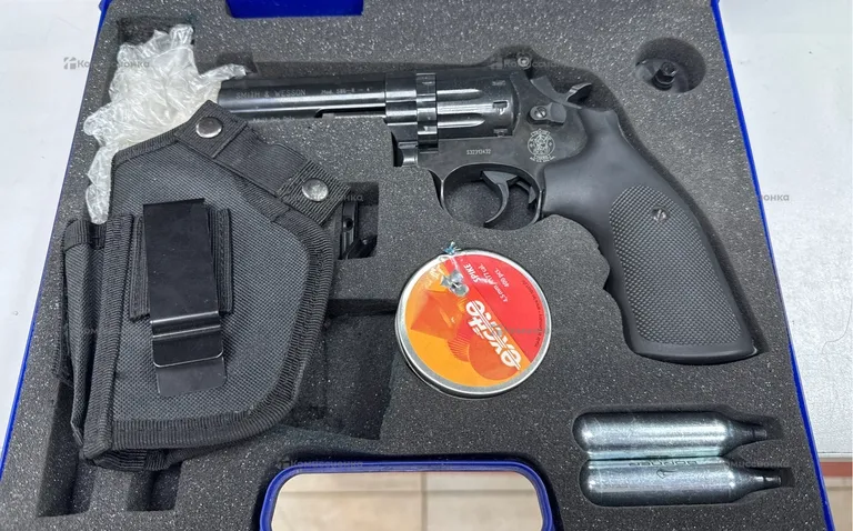Пневматический револьвер Umarex Smith and Wesson
