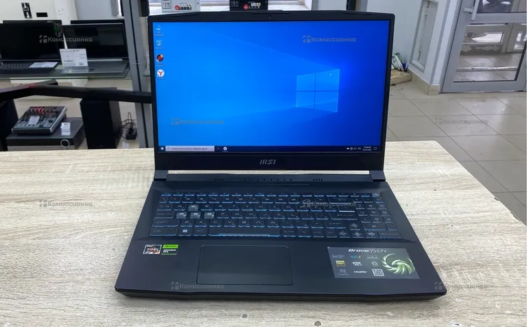ноутбук MSI Bravo 15