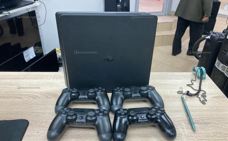Приставка PS4. PS4 slim 1 Tb