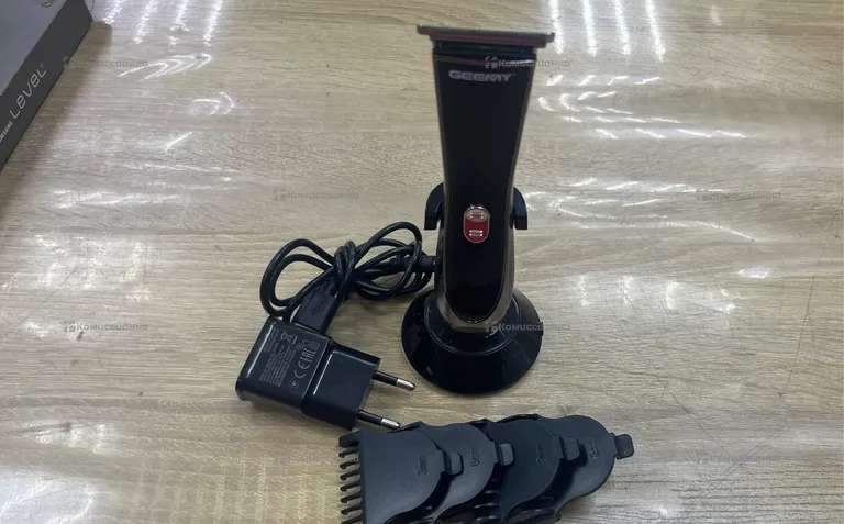 Машинка для стрижки Geem GM 823