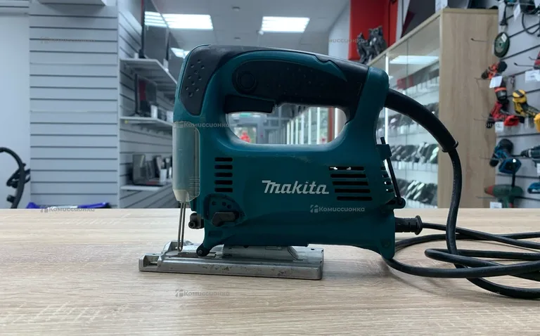 Электрический лобзик Makita 4329