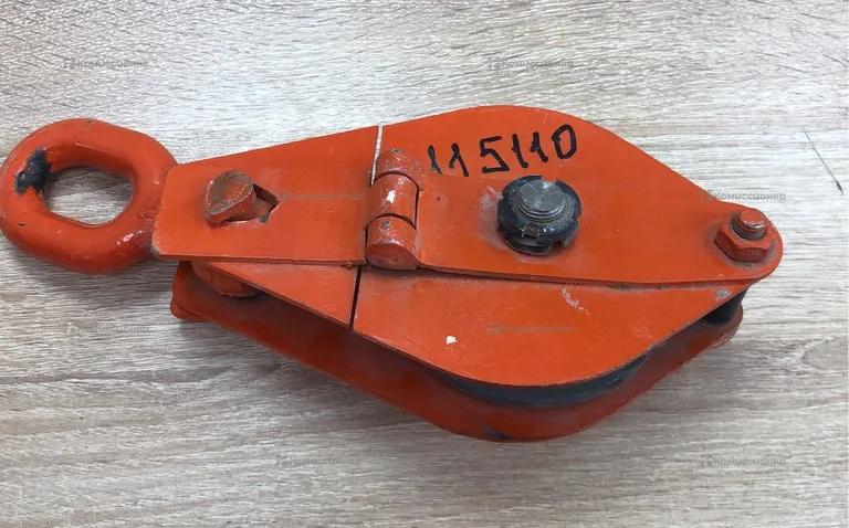 Блок монтажный с крюком